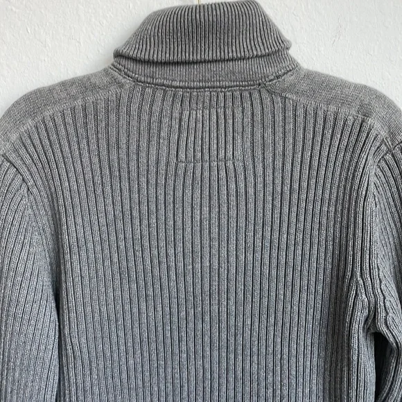 H & M Sweater - Picture 11 of 14